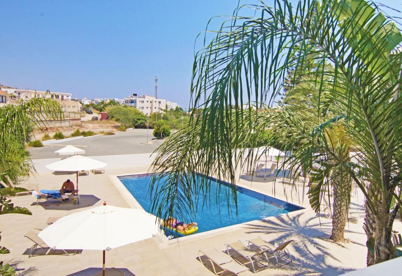 Lucile - Coralli Beachfront Apartment Paralimni Exterior foto
