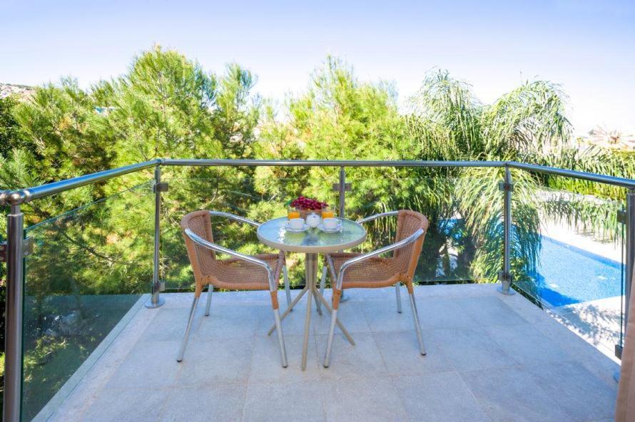 Lucile - Coralli Beachfront Apartment Paralimni Exterior foto
