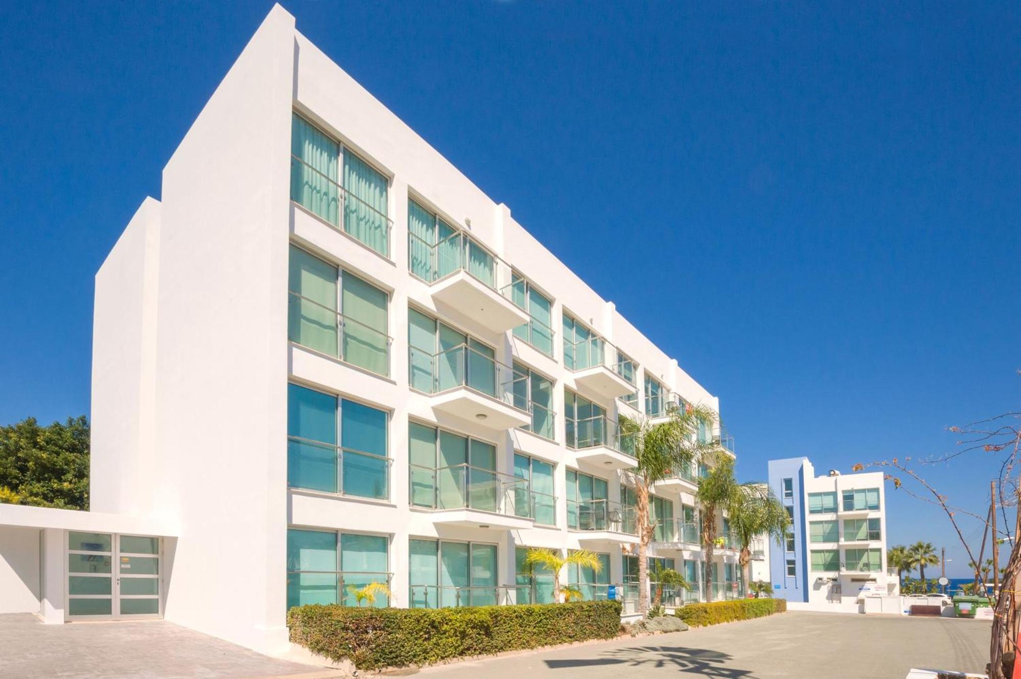 Lucile - Coralli Beachfront Apartment Paralimni Exterior foto